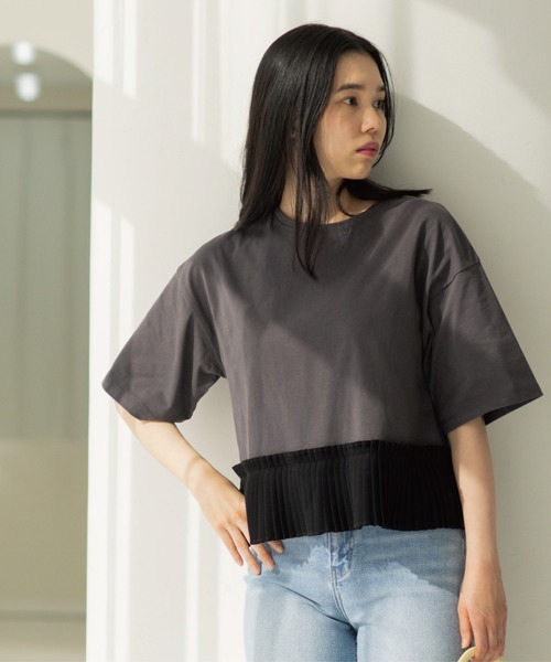 OPAQUE.CLIP(オペークドットクリップ)の「プリーツデザインドッキングトップス(Tシャツ/カットソー・レディース・ホワイト/チャコール/ブラウン系その他/ブラック・40/38)」の6枚目の写真
