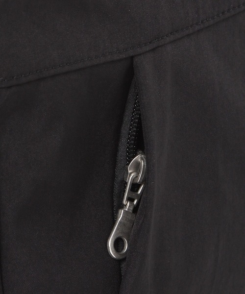 niko and...（ニコアンド）の「Dカンポケットサイドバッグ（ショルダーバッグ・メンズ・ブラック/ライトグレー・FREE）」の12枚目の写真