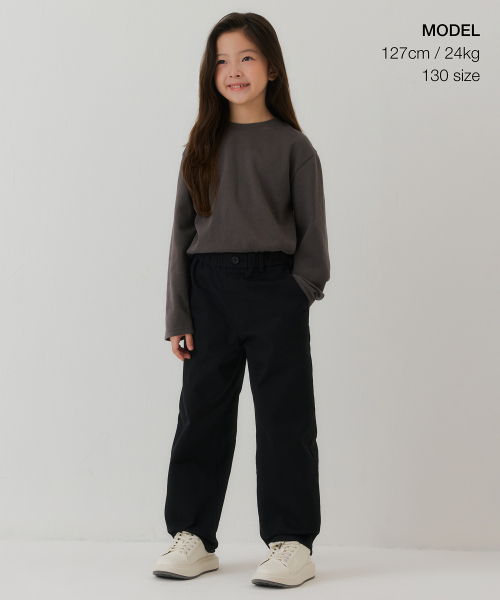 MUSINSA STANDARD KIDS（ムシンサスタンダードキッズ）の「レギュラーフィットバンディングチノパンツ[ブラック]（その他パンツ・レディース・その他・100/110/120/130/140/150/160）」の2枚目の写真