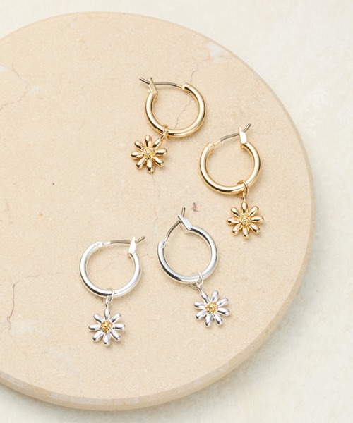 COLONY 2139（コロニートゥーワンスリーナイン）の「フラワーフープピアス（ピアス（両耳用）・レディース・シルバー/ゴールド・FREE）」の3枚目の写真