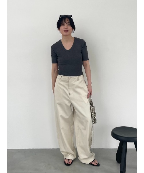Henon.(ヘノン)の「Ketty カーブトラウザーパンツ(その他パンツ・レディース・アイボリー/グレー・38/36)」の20枚目の写真
