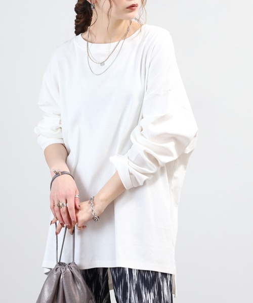 atONE(アットワン)の「ドルマンスリーブテールカットワイドロングカットソー(Tシャツ/カットソー・レディース・オフホワイト/ピンクベージュ/グレイッシュベージュ/カーキ/ブラック・F)」の2枚目の写真