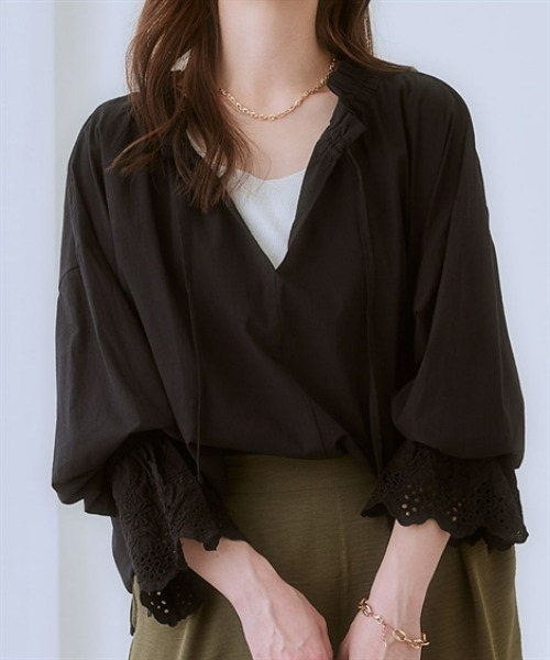 nissen(ニッセン)の「袖口スカラ刺しゅうレース衿フリルシャツチュニック(シャツ/ブラウス・レディース・ブラック/オフホワイト/イエロー・L/M/S/LL)」の2枚目の写真