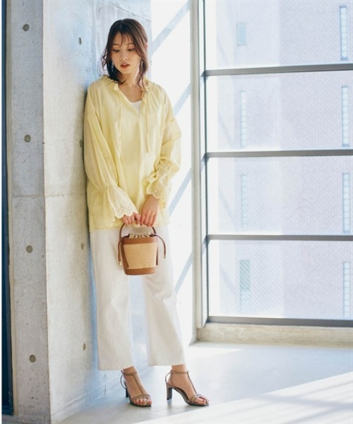 nissen(ニッセン)の「袖口スカラ刺しゅうレース衿フリルシャツチュニック(シャツ/ブラウス・レディース・ブラック/オフホワイト/イエロー・L/M/S/LL)」の5枚目の写真