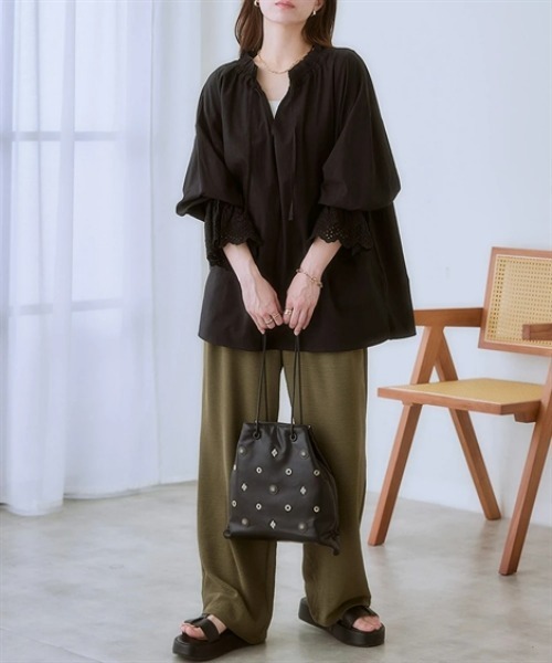 nissen(ニッセン)の「袖口スカラ刺しゅうレース衿フリルシャツチュニック(シャツ/ブラウス・レディース・ブラック/オフホワイト/イエロー・L/M/S/LL)」の15枚目の写真