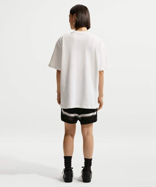 NIKE（ナイキ）の「ナイキ スポーツウェア クラシック ウィメンズ オーバーサイズド Tシャツ / Nike Sportswear Classic Women's Oversized T-Shirt IR7849-133 Sail（Tシャツ/カットソー・レディース・クリーム・L/M/S/XL/XS）」の5枚目の写真
