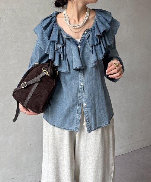 DouDou（ドゥドゥ）の「ライトデニムフリルブラウス（シャツ/ブラウス・レディース・ブルー・FREE）」の6枚目の写真