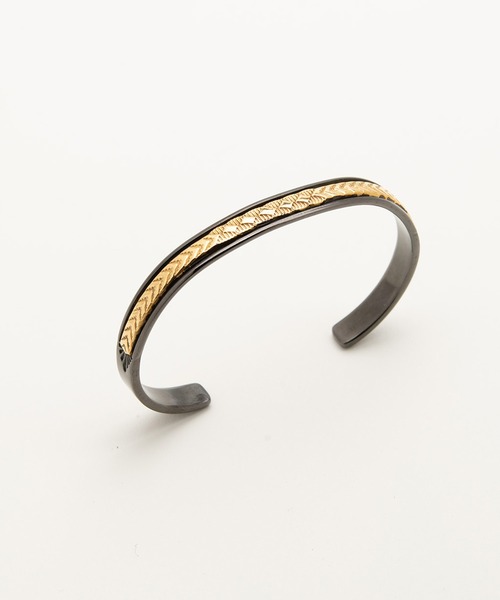 Indian Jewelry（インディアンジュエリー）の「「Indian Jewelry/インディアンジュエリー」ブルーズモーガン スモールスタンプ w/K14 w/ブラックロジウムコーティング（バングル/リストバンド・メンズ・アンティークシルバー・FREE）」の3枚目の写真