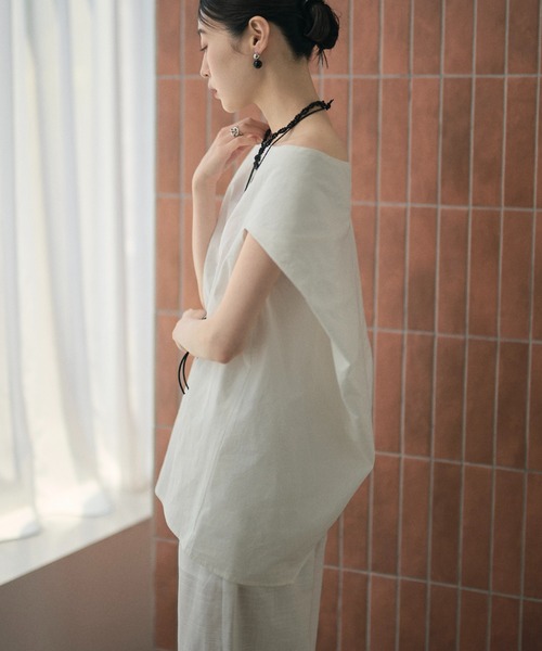 LAULEN（ローレン）の「cotton linen cape silhouette blouse /コットンリネン ケープシルエットブラウス（シャツ/ブラウス・レディース・ブラック/ホワイト・FREE）」の4枚目の写真