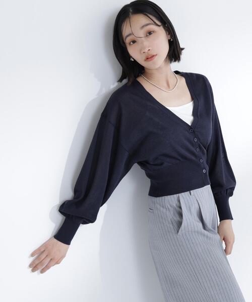 NATURAL BEAUTY BASIC(ナチュラルビューティーベーシック)の「【ちょうど、いい服】さらりと、涼しげ麻混カーディガン(カーディガン/ボレロ・レディース・ブラック/オフホワイト/ラベンダー/ネイビー/ベージュ・フリ-)」の4枚目の写真