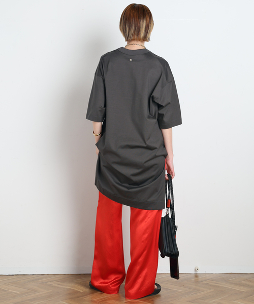 CINOH（チノ）の「【CINOH / チノ】別注アシンメトリーテイルTシャツ（Tシャツ/カットソー・レディース・ブラック/ホワイト/ライトグレー・FREE）」の14枚目の写真