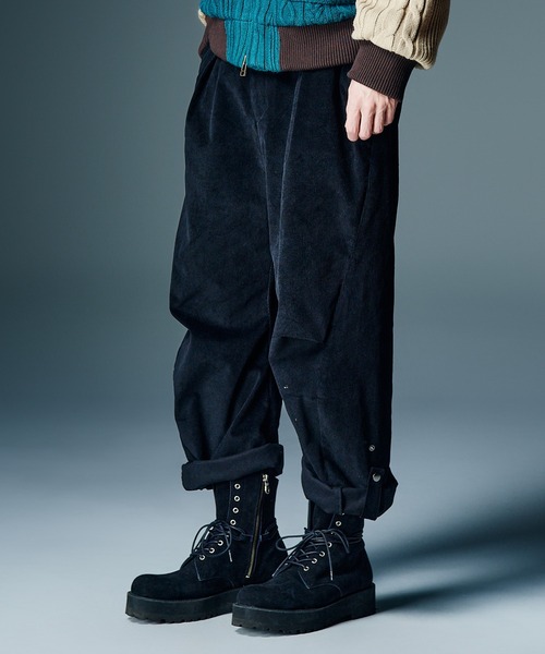 glamb（グラム）の「Corduroy Barrel Pants / コーデュロイバレルパンツ（その他パンツ・メンズ・ブラック/ブルー・S/M/L）」の8枚目の写真