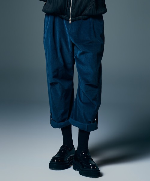 glamb（グラム）の「Corduroy Barrel Pants / コーデュロイバレルパンツ（その他パンツ・メンズ・ブラック/ブルー・S/M/L）」の21枚目の写真