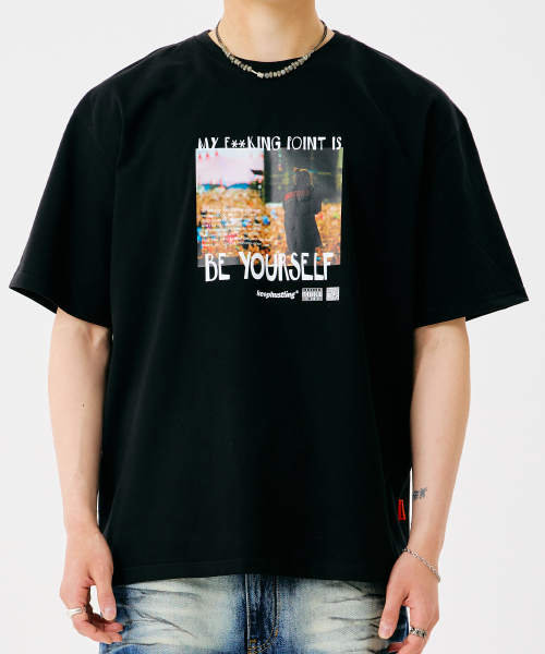 KEEPHUSTLING(キープハッスリング)の「Be Yourself! グラフィック ビッグシルエットT(ブラック)(Tシャツ/カットソー・レディース・ブラック・LARGE/MEDIUM/X-LARGE)」の1枚目の写真