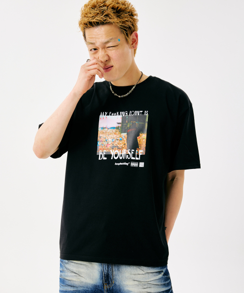 KEEPHUSTLING(キープハッスリング)の「Be Yourself! グラフィック ビッグシルエットT(ブラック)(Tシャツ/カットソー・レディース・ブラック・LARGE/MEDIUM/X-LARGE)」の3枚目の写真