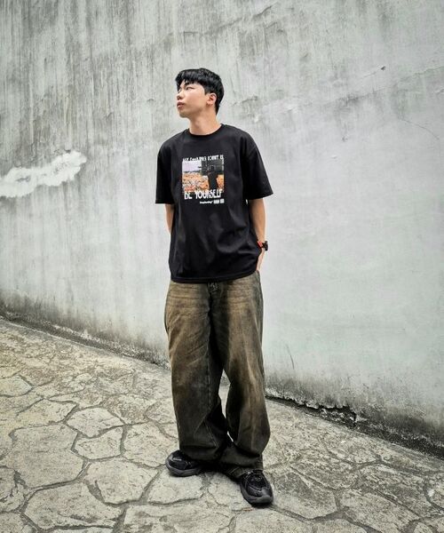 KEEPHUSTLING(キープハッスリング)の「Be Yourself! グラフィック ビッグシルエットT(ブラック)(Tシャツ/カットソー・レディース・ブラック・LARGE/MEDIUM/X-LARGE)」の5枚目の写真