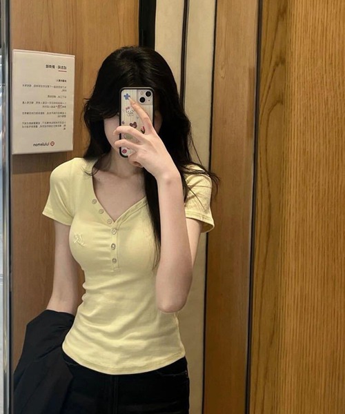 VIBGYOR(ヴィブジョー)の「【EIZZ/アイズ】カップ付き フロントスナップ変形ヘンリーTシャツ / 深Uネック ブラトップ リブカットソー クロップド丈(Tシャツ/カットソー・レディース・ホワイト/ブラック/ピンク/イエロー・FREE)」の20枚目の写真