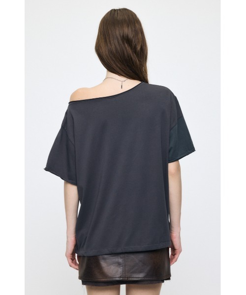 MOUSSY(マウジー)の「REMAKE LIKE ONE SHOULDER Tシャツ(Tシャツ/カットソー・レディース・オフホワイト/レッド/ブルー/ライトブラック・FREE)」の20枚目の写真