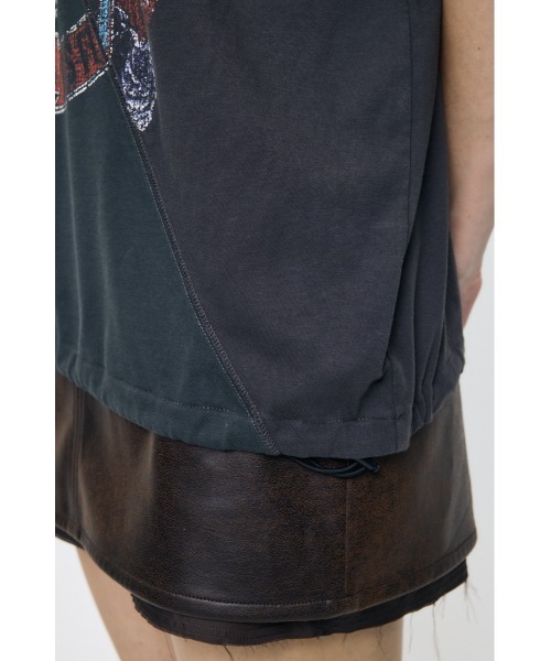 MOUSSY(マウジー)の「REMAKE LIKE ONE SHOULDER Tシャツ(Tシャツ/カットソー・レディース・オフホワイト/レッド/ブルー/ライトブラック・FREE)」の15枚目の写真