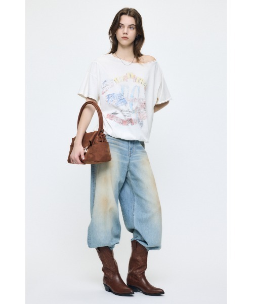 MOUSSY(マウジー)の「REMAKE LIKE ONE SHOULDER Tシャツ(Tシャツ/カットソー・レディース・オフホワイト/レッド/ブルー/ライトブラック・FREE)」の12枚目の写真