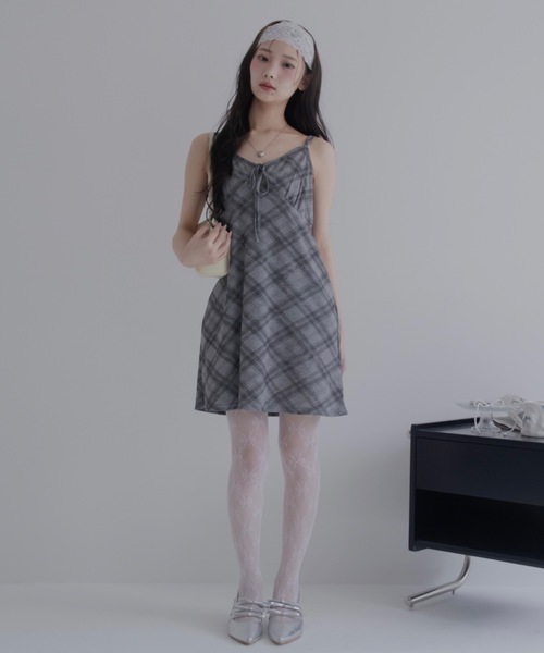 JUMELLE(ジュメロ)の「バイアスチェックキャミワンピ(ワンピース・レディース・グレー・MEDIUM)」の14枚目の写真
