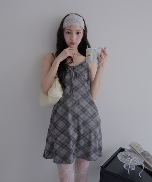 JUMELLE(ジュメロ)の「バイアスチェックキャミワンピ(ワンピース・レディース・グレー・MEDIUM)」の13枚目の写真