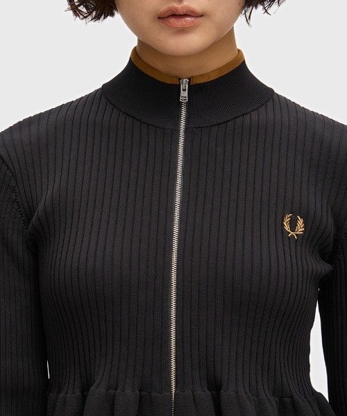 FRED PERRY(フレッドペリー)の「Zip-Through Peplum Cardigan/ジップスルーペプラムカーディガン(カーディガン/ボレロ・レディース・ブラック・10)」の9枚目の写真