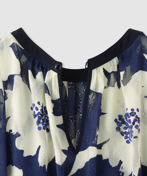 allureville（アルアバイル）の「◇BIG FLOWER シアードレス（ワンピース・レディース・ネイビー/ベージュ・2/1）」の6枚目の写真