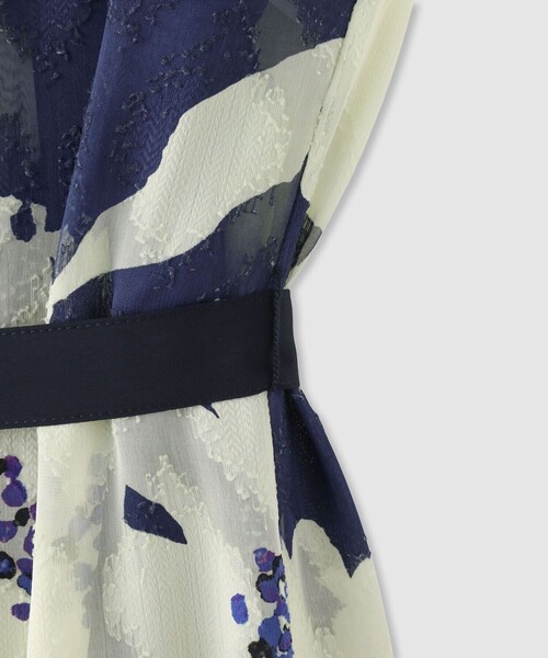 allureville（アルアバイル）の「◇BIG FLOWER シアードレス（ワンピース・レディース・ネイビー/ベージュ・2/1）」の8枚目の写真