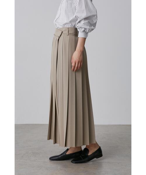 YLEVE(イレーヴ)の「YLEVE / WOOL SURGE PLEATED SKIRT(スカート・レディース・カーキ・1/0/2)」の3枚目の写真