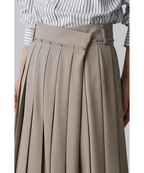 YLEVE(イレーヴ)の「YLEVE / WOOL SURGE PLEATED SKIRT(スカート・レディース・カーキ・1/0/2)」の5枚目の写真