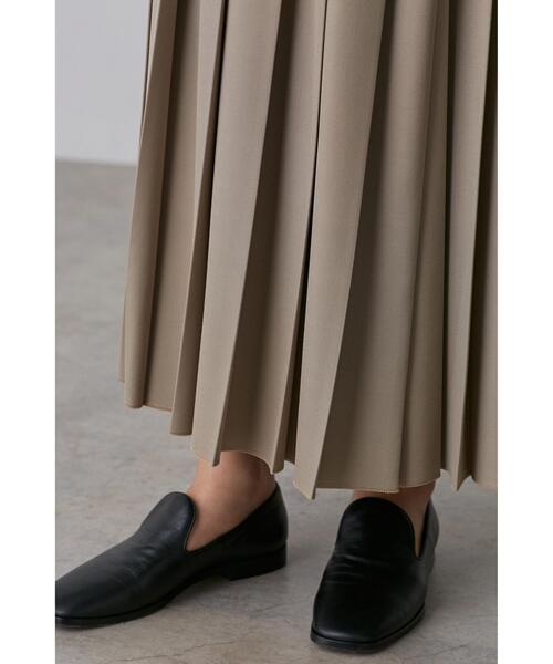 YLEVE(イレーヴ)の「YLEVE / WOOL SURGE PLEATED SKIRT(スカート・レディース・カーキ・1/0/2)」の6枚目の写真