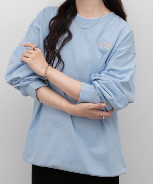 THE NORTH FACE(ザノースフェイス)の「THE NORTH FACE(ザ・ノースフェイス)/ワンポイント ロゴ刺繍 スウェット/M'S CORE SWEATSHIRTS(スウェット・レディース・グレー/ブラック/サンドベージュ/ライトブルー・M/XXL/L/XL)」の4枚目の写真