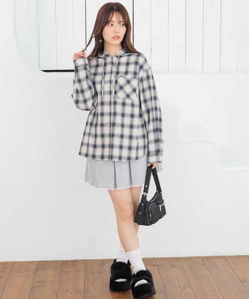Honeys(ハニーズ)の「フード付チェックシャツ(シャツ/ブラウス・レディース・ベージュ系その他2/ブルー系その他3/ホワイト系その他2/レッド系その他2/ブラウン系その他2・L/S/M/LL)」の9枚目の写真