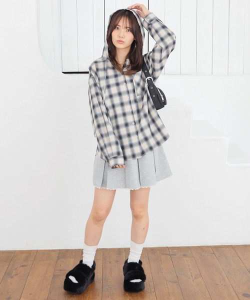 Honeys(ハニーズ)の「フード付チェックシャツ(シャツ/ブラウス・レディース・ベージュ系その他2/ブルー系その他3/ホワイト系その他2/レッド系その他2/ブラウン系その他2・L/S/M/LL)」の10枚目の写真