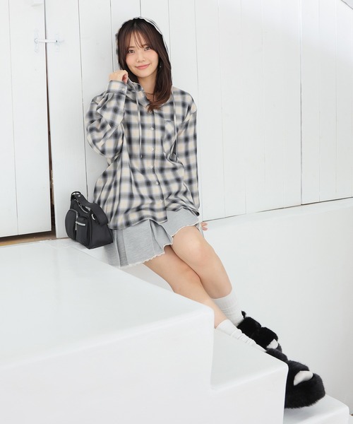 Honeys(ハニーズ)の「フード付チェックシャツ(シャツ/ブラウス・レディース・ベージュ系その他2/ブルー系その他3/ホワイト系その他2/レッド系その他2/ブラウン系その他2・L/S/M/LL)」の11枚目の写真