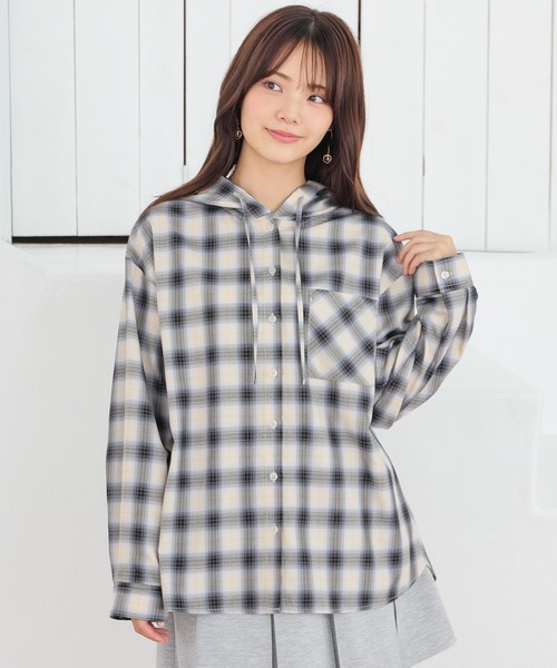 Honeys(ハニーズ)の「フード付チェックシャツ(シャツ/ブラウス・レディース・ベージュ系その他2/ブルー系その他3/ホワイト系その他2/レッド系その他2/ブラウン系その他2・L/S/M/LL)」の12枚目の写真
