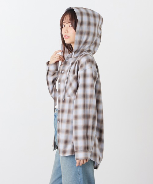 Honeys(ハニーズ)の「フード付チェックシャツ(シャツ/ブラウス・レディース・ベージュ系その他2/ブルー系その他3/ホワイト系その他2/レッド系その他2/ブラウン系その他2・L/S/M/LL)」の19枚目の写真