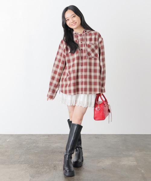 Honeys(ハニーズ)の「フード付チェックシャツ(シャツ/ブラウス・レディース・ベージュ系その他2/ブルー系その他3/ホワイト系その他2/レッド系その他2/ブラウン系その他2・L/S/M/LL)」の21枚目の写真