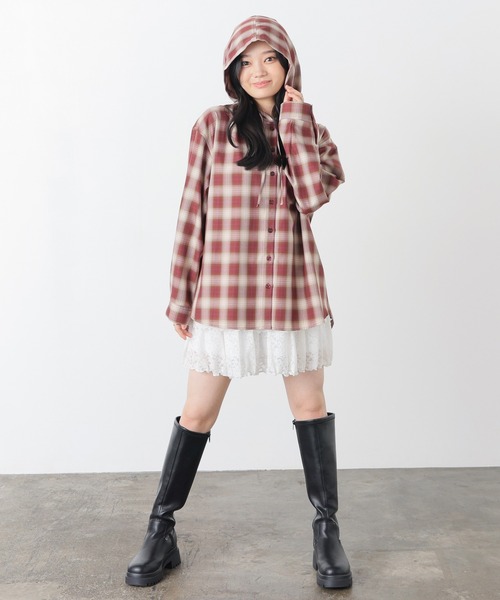 Honeys(ハニーズ)の「フード付チェックシャツ(シャツ/ブラウス・レディース・ベージュ系その他2/ブルー系その他3/ホワイト系その他2/レッド系その他2/ブラウン系その他2・L/S/M/LL)」の22枚目の写真
