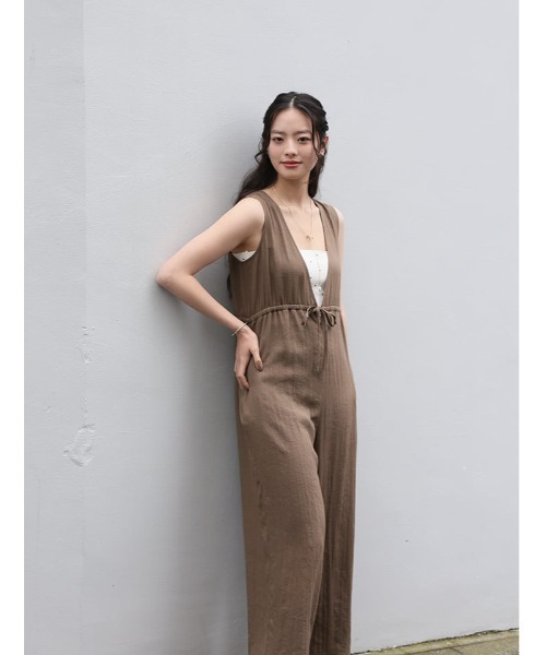 fifth(フィフス)の「【とらまめセレクト】胸元切り替え麻混ロンパース(つなぎ/オールインワン・レディース・ネイビー/ブラウン・XS/M)」の13枚目の写真