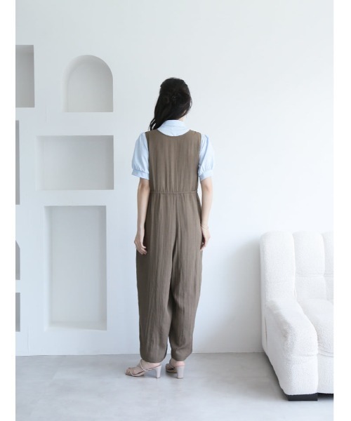 fifth(フィフス)の「【とらまめセレクト】胸元切り替え麻混ロンパース(つなぎ/オールインワン・レディース・ネイビー/ブラウン・XS/M)」の20枚目の写真