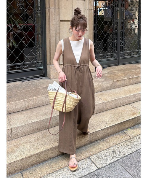 fifth(フィフス)の「【とらまめセレクト】胸元切り替え麻混ロンパース(つなぎ/オールインワン・レディース・ネイビー/ブラウン・XS/M)」の6枚目の写真