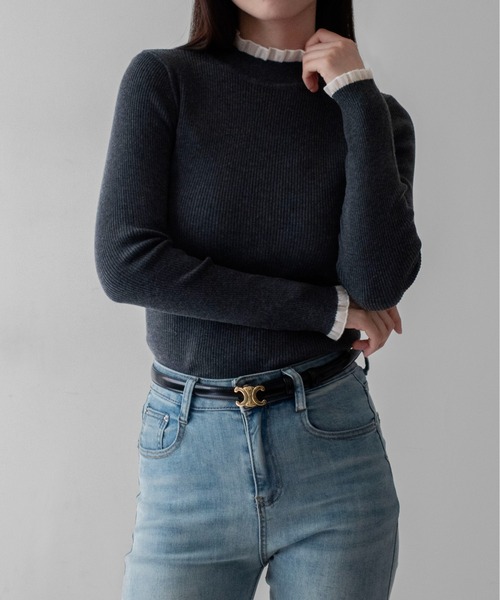 on:nue(オンニュ)の「【on:nue】シアーフリルハイネックリブニット /26-27 AW COLLECTION(ニット/セーター・レディース・グレー/ブラック・FREE)」の3枚目の写真