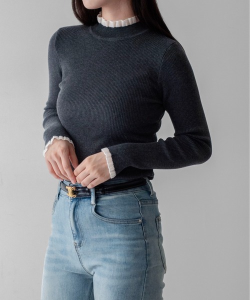 on:nue(オンニュ)の「【on:nue】シアーフリルハイネックリブニット /26-27 AW COLLECTION(ニット/セーター・レディース・グレー/ブラック・FREE)」の4枚目の写真
