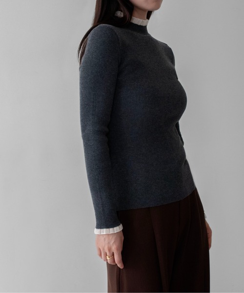 on:nue(オンニュ)の「【on:nue】シアーフリルハイネックリブニット /26-27 AW COLLECTION(ニット/セーター・レディース・グレー/ブラック・FREE)」の13枚目の写真