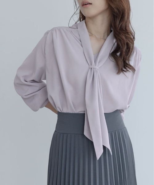 maviru(マヴィル)の「きちんとしたい日に頼れる。上品 ボウタイ リボン ブラウス(シャツ/ブラウス・レディース・ホワイト/ブラック/ベージュ/パープル系その他・M/L)」の21枚目の写真