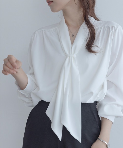 maviru(マヴィル)の「きちんとしたい日に頼れる。上品 ボウタイ リボン ブラウス(シャツ/ブラウス・レディース・ホワイト/ブラック/ベージュ/パープル系その他・M/L)」の5枚目の写真
