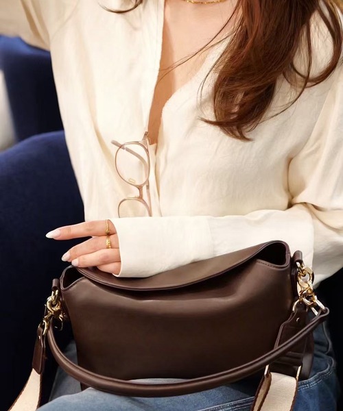 UNITED BASE（ユナイテッドベース）の「【Yuko】コラボ 上品な印象のショルダーバッグ（ショルダーバッグ・レディース・ブラック/ブラウン・FREE）」の14枚目の写真