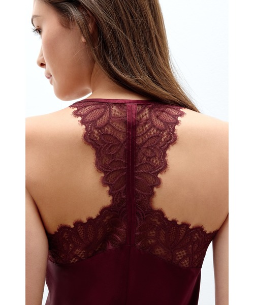 Intimissimi（インティミッシミ）の「"Elevate Your Day" シルクサテン トップス（キャミソール・レディース・マルーン・M）」の3枚目の写真